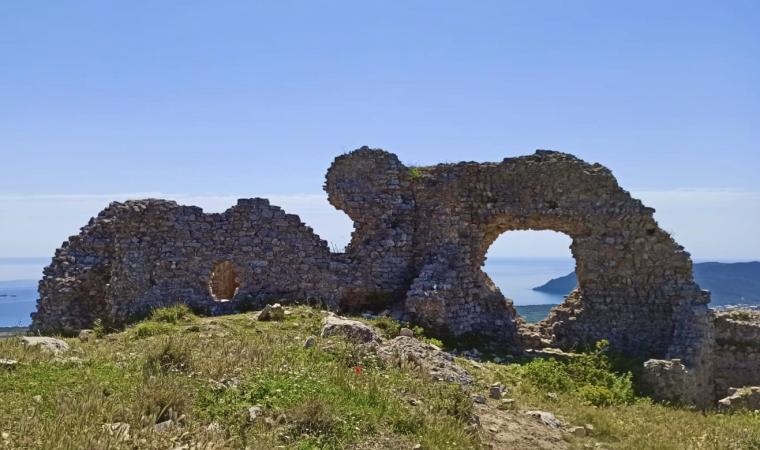 mura_interne_del_castello_di_quirra_-_villaputzu